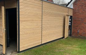 Image - Holzfassade mit Lärchenholz